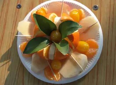 清爽夏日，水果拼盤的魅力