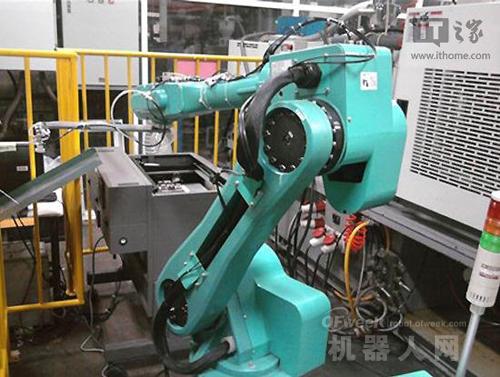 富士康自動(dòng)化轉(zhuǎn)型 機(jī)器人組裝蘋(píng)果iPhone面臨的兩大核心挑戰(zhàn)